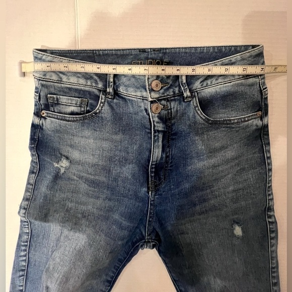 Studio F lightly used double button high waisted straight leg jeans. Size 4 - Picture 6 of 6